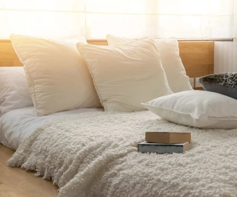 Czy poduszka z pierza jest zdrowa? Odkryj ukryte zagrożenia i korzyści