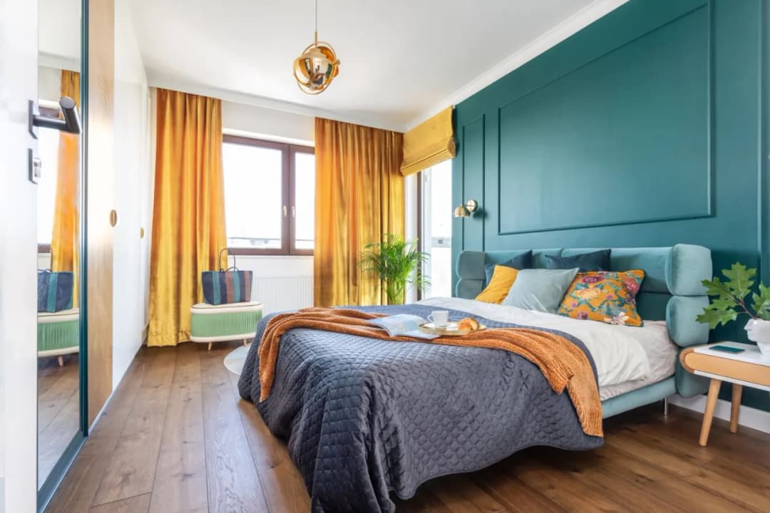 Jakie okna w sypialni wybrać, by uniknąć nadmiaru światła?