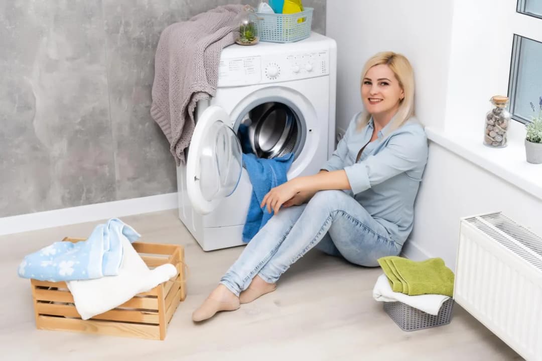 Jak wyprać poduszki z kanapy, aby uniknąć ich zniszczenia?