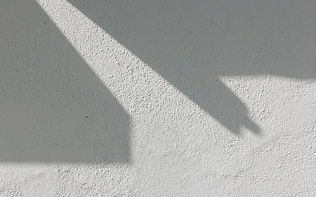 Jak skutecznie pomalować beton dekoracyjny i uniknąć błędów