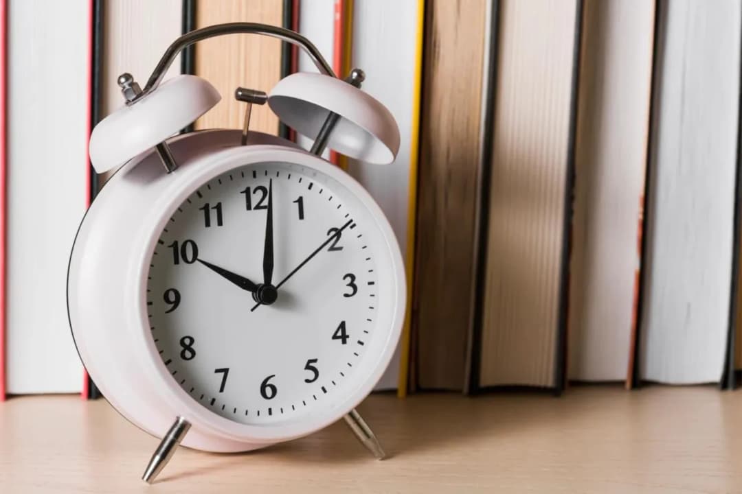 Jaki budzik do sypialni wybrać, aby skutecznie budzić się?