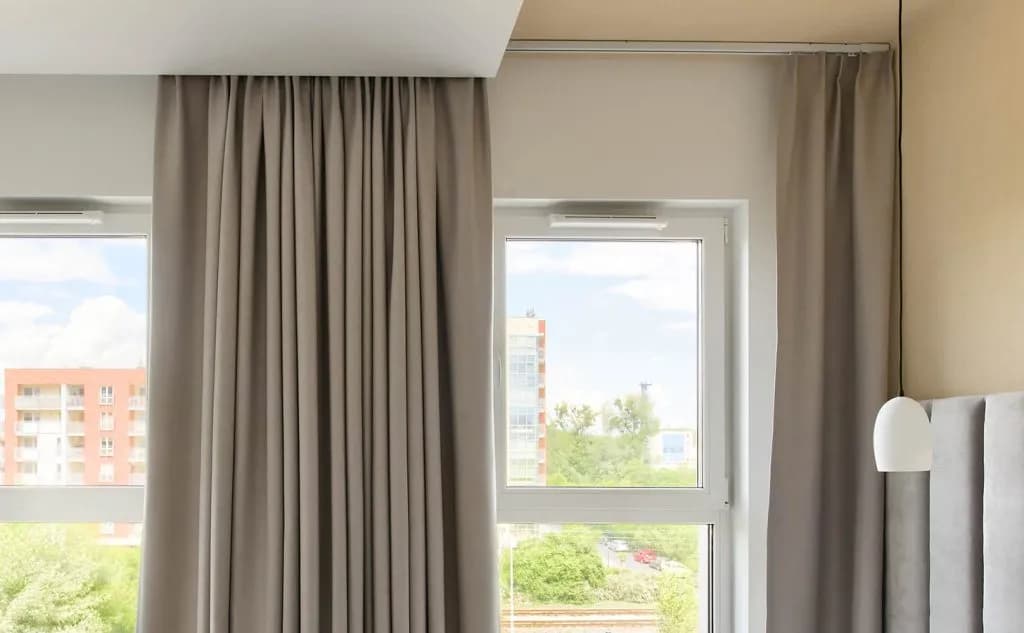 Jak wybrać idealny karnisz do sypialni i uniknąć błędów