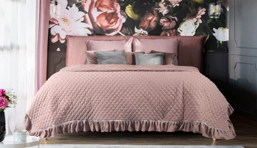 Jak pościelić łóżko w sypialni, aby zawsze wyglądało perfekcyjnie